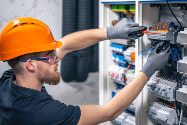 Best Local Electrician Companies  in Leesburg, FL